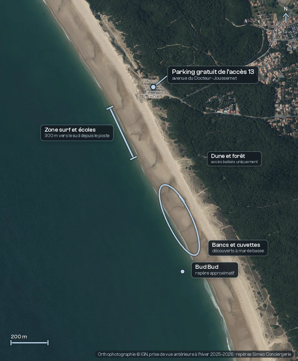 Vue aérienne de la plage des Conches de l'accès 13 jusqu'au spot de surf de Bud Bud, avec la zone de surf et les bancs de sable
